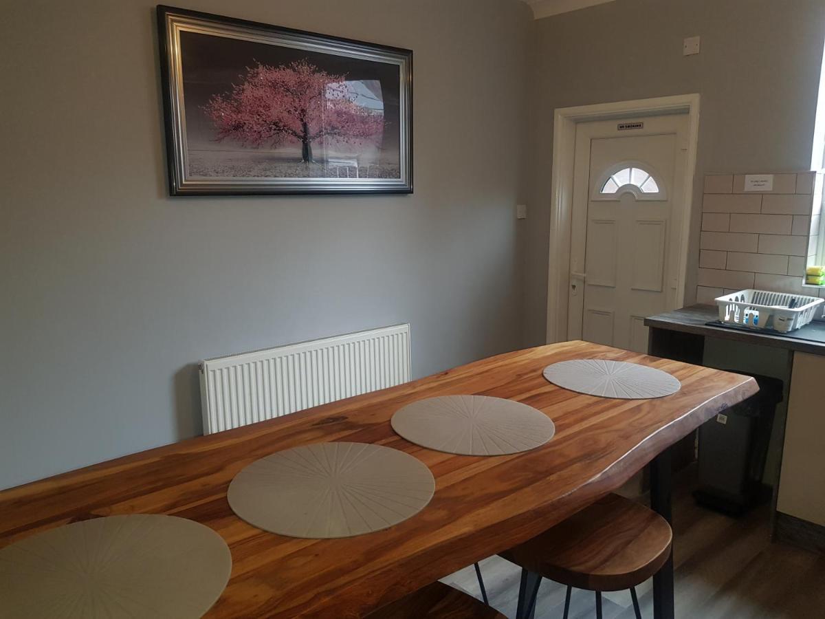 Highfields Living - All Rooms Ensuite- Free Wifi- Free Local Parking Sheffield Buitenkant foto