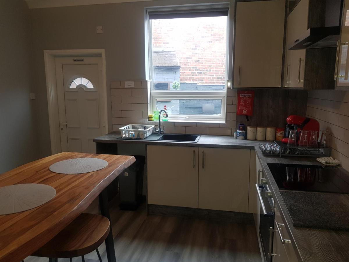 Highfields Living - All Rooms Ensuite- Free Wifi- Free Local Parking Sheffield Buitenkant foto