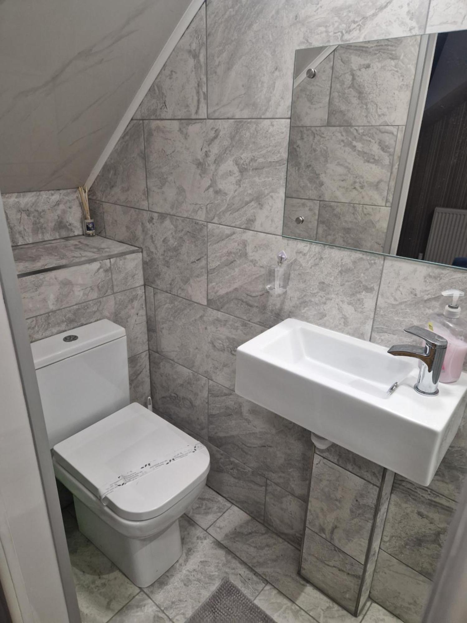 Highfields Living - All Rooms Ensuite- Free Wifi- Free Local Parking Sheffield Buitenkant foto